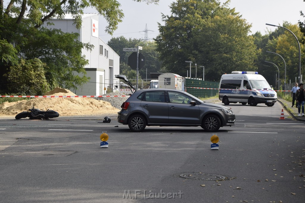 Schwerer Krad PKW Unfall Koeln Muelheim Am Springborn Cottbuserstr P046.JPG - Miklos Laubert